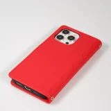 Fourre iPhone 16 Pro - Flip matelass&eacute; &eacute;l&eacute;gant avec fermeture magn&eacute;tique et lani&egrave;re et emplacements pour cartes - Rouge