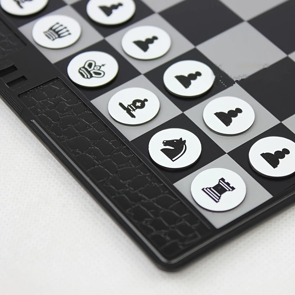 Jeu d'&eacute;checs format portefeuille pliable plat portable ultra compact facile &agrave; ranger avec pi&egrave;ces aimant&eacute;es