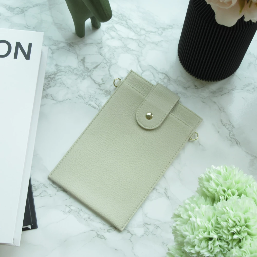 Elegante universelle Smartphone Umhängetasche aus veganem Leder inkl. Umhängegurt aus Leder (vegan) - Sand