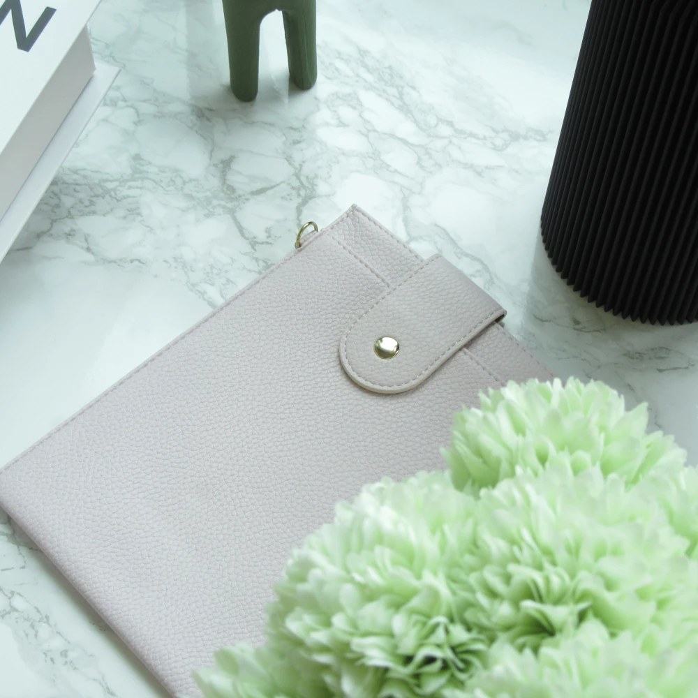Elegante universelle Smartphone Umhängetasche aus veganem Leder inkl. Umhängegurt aus Leder (vegan) - Hellviolett