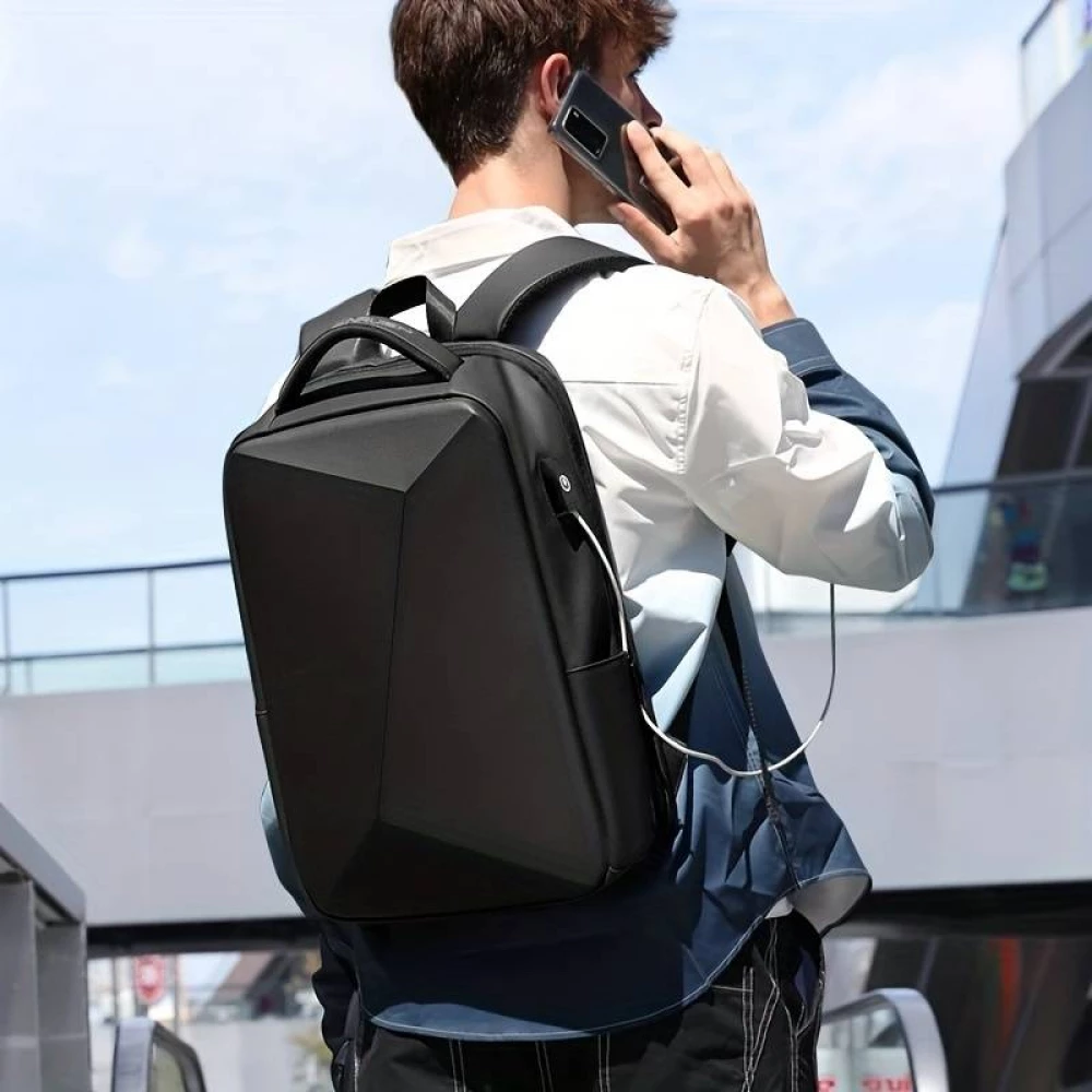 Sportlicher Reise Rucksack erweiterbares Packvolumen 20 - 35 Liter mit Zahlenschloss und USB-Adapter - Schwarz