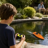 Bateau t&eacute;l&eacute;command&eacute; 2.4 GHz anti-retournement avec coque anti-chocs - Orange