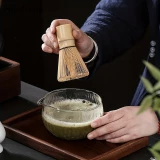 Texturiertes, robustes Glas-Matcha-Bowl mit Ausgie&szlig;er - Ideal f&uuml;r die japanische Teezeremonie - Transparent