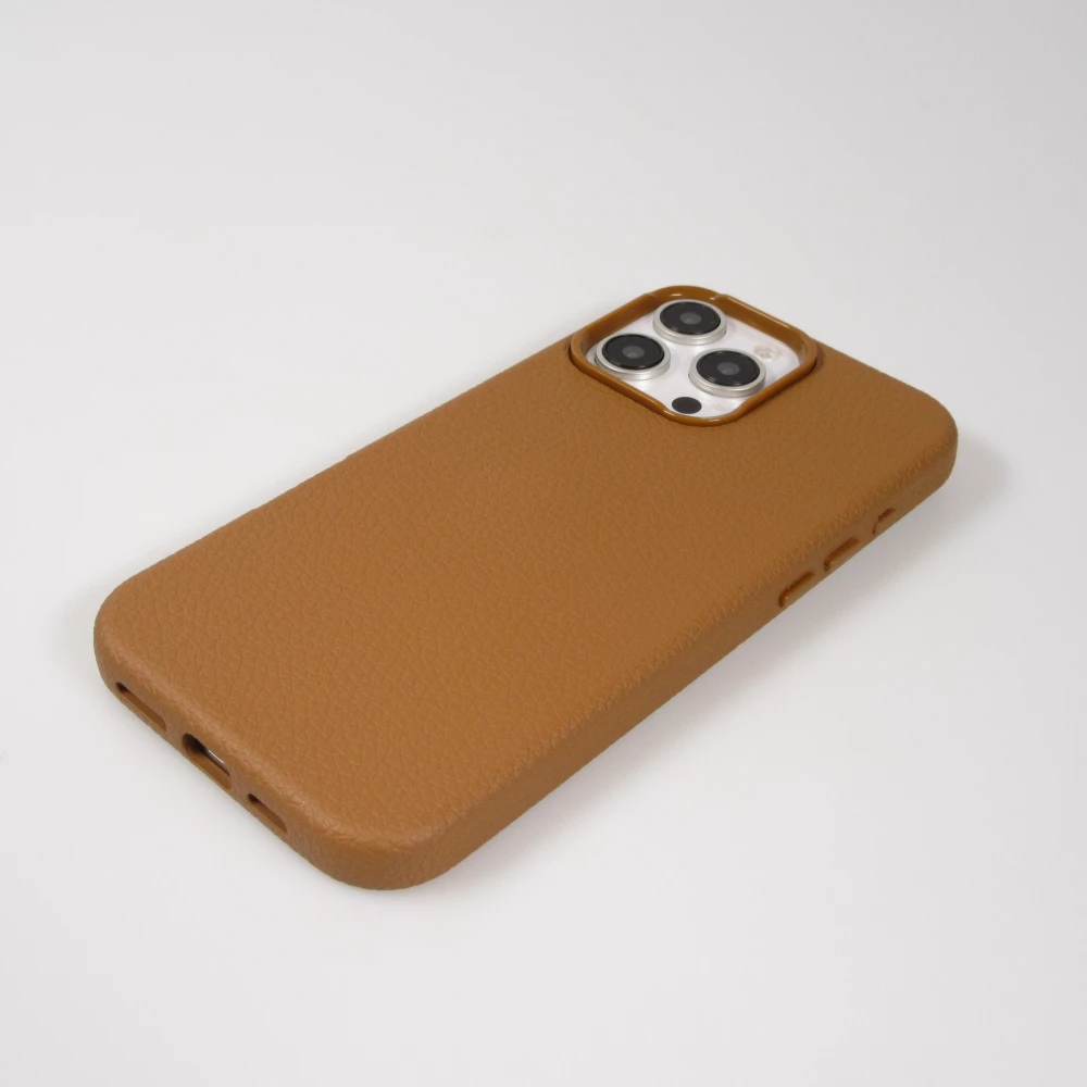 Coque iPhone 16 Pro - Effet cuir avec boutons int&eacute;gr&eacute;s et design autour de la cam&eacute;ra - Brun