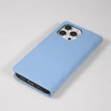 Coque iPhone 16 Pro - Flip matelass&eacute; &eacute;l&eacute;gant avec fermeture magn&eacute;tique et lani&egrave;re et emplacements pour cartes - Bleu