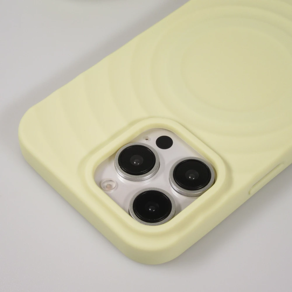 Coque iPhone 16 Pro - Silicone Soft Touch MagSafe avec vagues et lani&egrave;re - Jaune