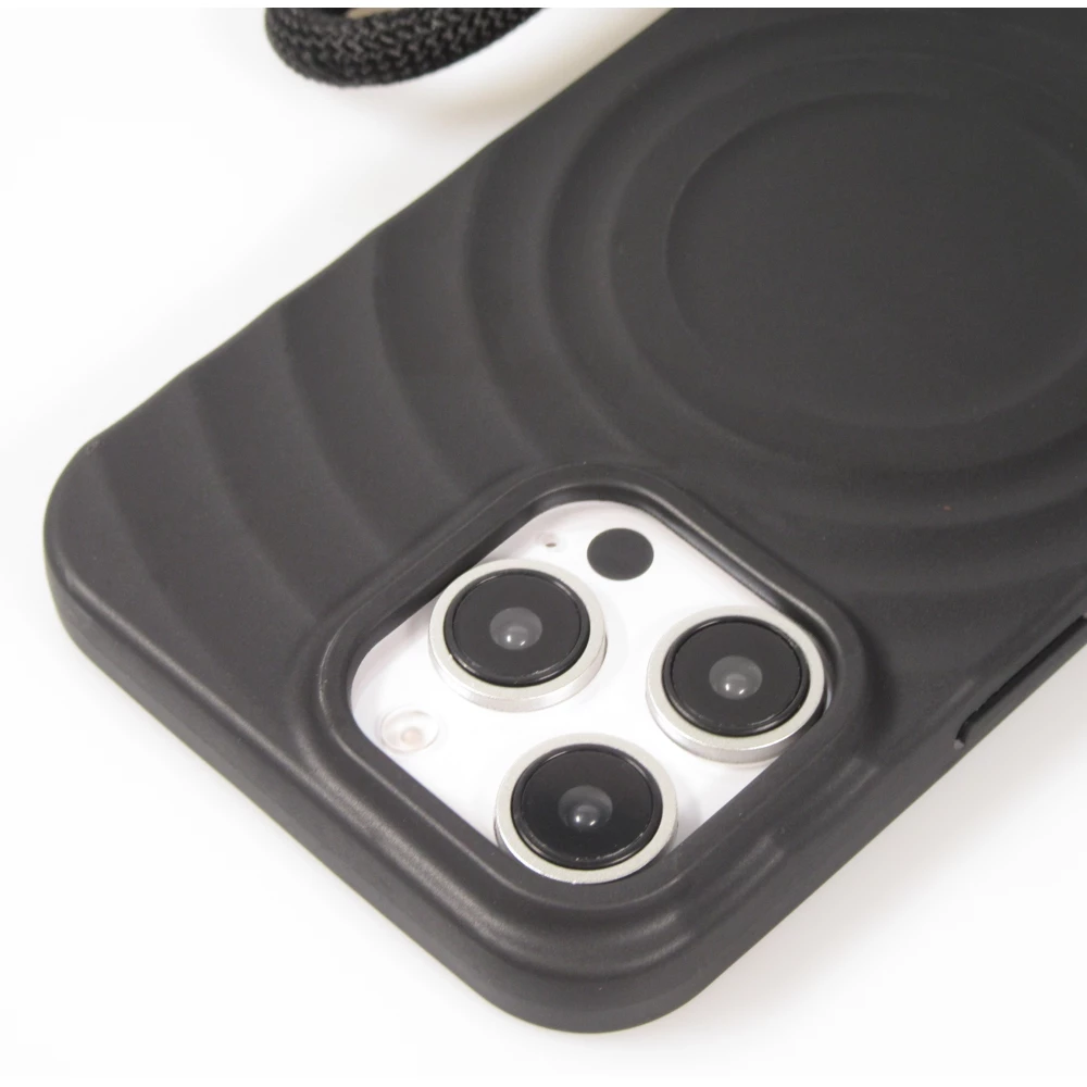 Coque iPhone 16 Pro - Silicone Soft Touch MagSafe avec vagues et lani&egrave;re - Noir