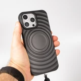 Coque iPhone 16 Pro - Silicone Soft Touch MagSafe avec vagues et lani&egrave;re - Noir