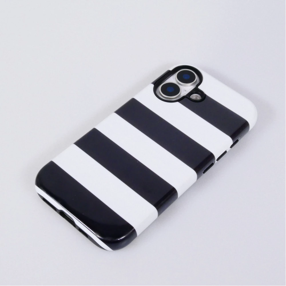 Coque iPhone 17 - Bold stripes à rayures noires et blanches double protection avec intérieur en silicone et extérieur en plastique rigide - Noir