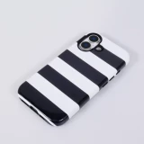 Coque iPhone 17 - Bold stripes à rayures noires et blanches double protection avec intérieur en silicone et extérieur en plastique rigide - Noir