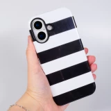 Coque iPhone 17 - Bold stripes à rayures noires et blanches double protection avec intérieur en silicone et extérieur en plastique rigide - Noir