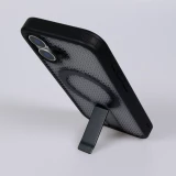 Coque iPhone 17 - Design perfor&eacute; semi-transparent MagSafe avec support int&eacute;gr&eacute; et bords renforc&eacute;s en silicone - Noir