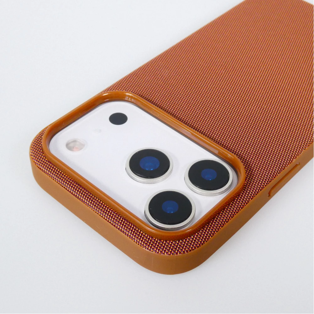 Coque iPhone 17 Pro - Tissage technique compatible avec MagSafe finition premium et protection &eacute;l&eacute;gante - Brun
