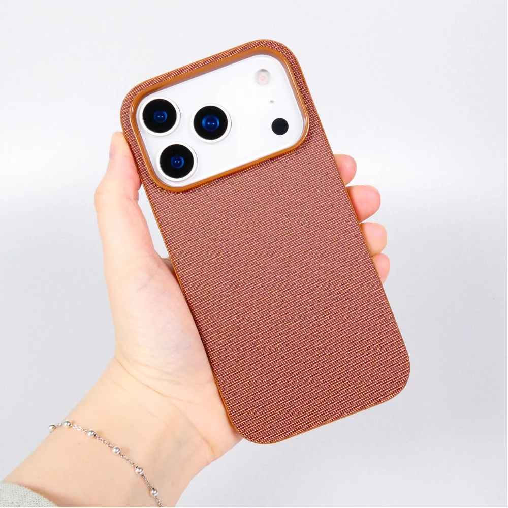Coque iPhone 17 Pro - Tissage technique compatible avec MagSafe finition premium et protection &eacute;l&eacute;gante - Brun