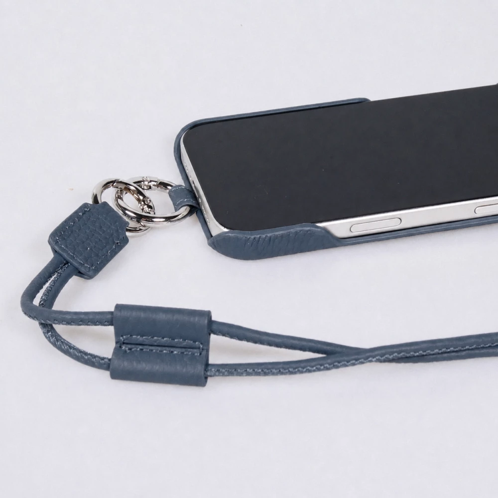 iPhone 17 Case Hülle - Urban Chic in Echtleder mit Schulterkordel und Rundumschutz - Blau
