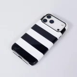 Coque iPhone 18 Pro Max / 17 Pro Max - Bold stripes à rayures noires et blanches double protection avec intérieur en silicone et extérieur en plastique rigide - Noir