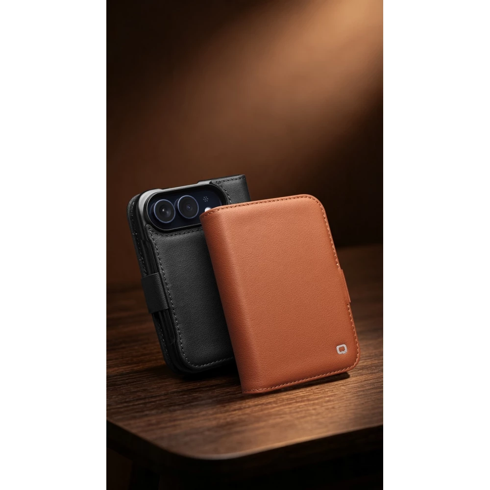 Coque iPhone Duo - Flip Qialino Full grain Wallet cuir véritable mat avec fermeture magnétique - Brun clair