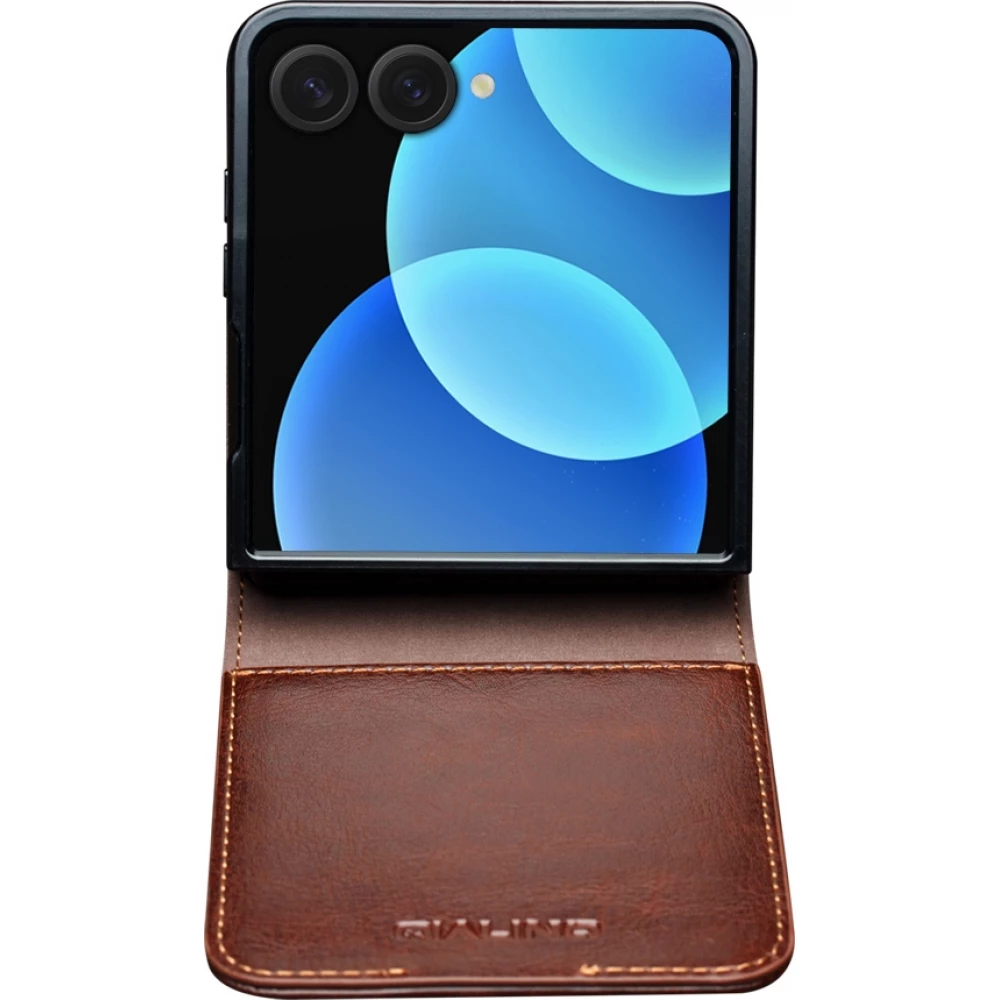 Coque Samsung Galaxy Z Flip8 - Flip Qialino classique cuir v&eacute;ritable avec fermeture magn&eacute;tique - Brun