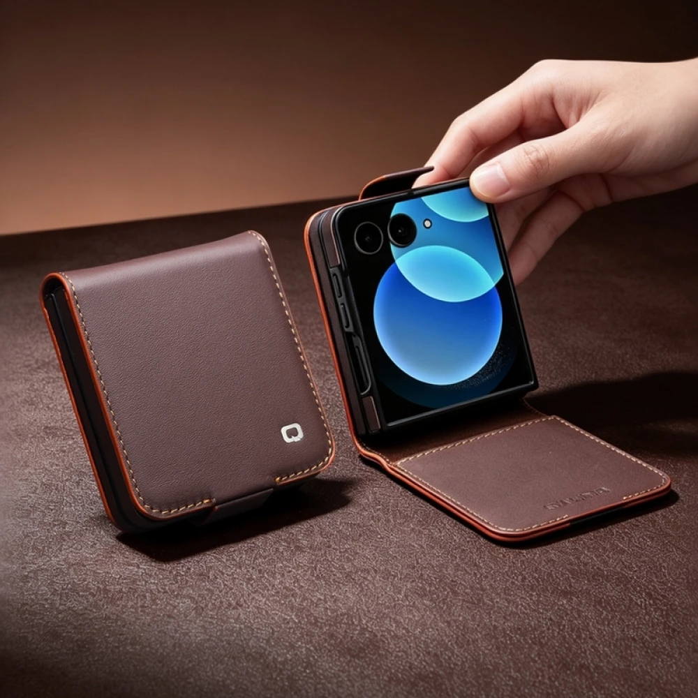 Coque Samsung Galaxy Z Flip8 - Flip Qialino Full grain Wallet cuir v&eacute;ritable mat avec fermeture magn&eacute;tique - Violet