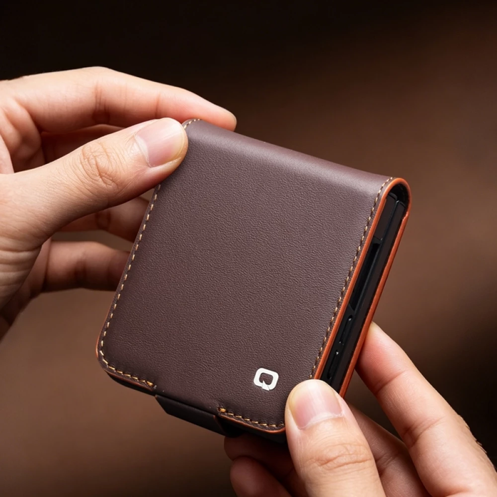 Coque Samsung Galaxy Z Flip8 - Flip Qialino Full grain Wallet cuir v&eacute;ritable mat avec fermeture magn&eacute;tique - Violet
