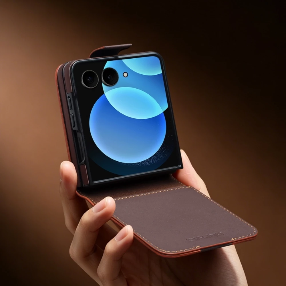 Coque Samsung Galaxy Z Flip8 - Flip Qialino Full grain Wallet cuir v&eacute;ritable mat avec fermeture magn&eacute;tique - Violet