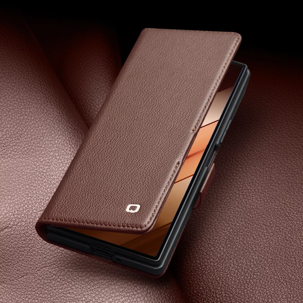 Coque Samsung Galaxy Z Fold7 - Flip Qialino Full grain Wallet cuir véritable mat avec fermeture magnétique - Brun
