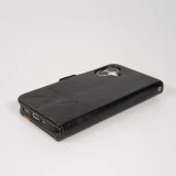 Etui cuir iPhone 17 - Flip Wallet en cuir véritable avec stripe design et compartiment à cartes - Noir