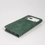Etui cuir iPhone 17 Pro - Flip Wallet vintage avec fermeture aimantée et compartiment cartes - Vert foncé