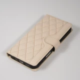Fourre iPhone 16 Pro - Flip matelass&eacute; &eacute;l&eacute;gant avec fermeture magn&eacute;tique et lani&egrave;re et emplacements pour cartes - Beige