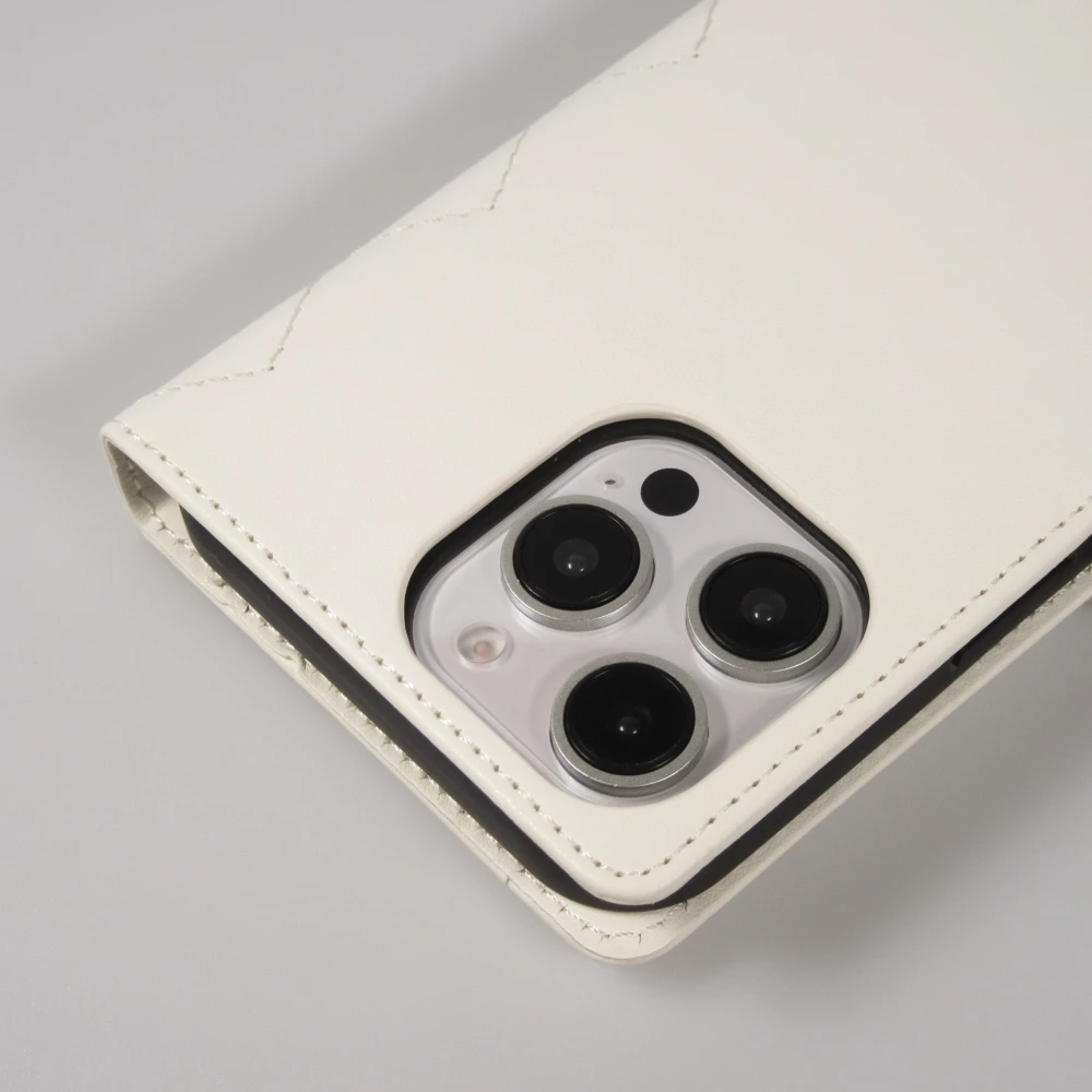 Fourre iPhone 16 Pro Max - Flip matelass&eacute; &eacute;l&eacute;gant avec fermeture magn&eacute;tique et lani&egrave;re et emplacements pour cartes - Blanc