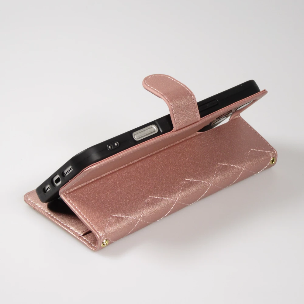 Fourre iPhone 16 Pro Max - Flip matelassé élégant avec fermeture magnétique et lanière et emplacements pour cartes - Or rose