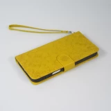 iPhone 16 Pro Max Case H&uuml;lle - Flip Kartenetui Blumenmuster mit Lanyard - Gelb