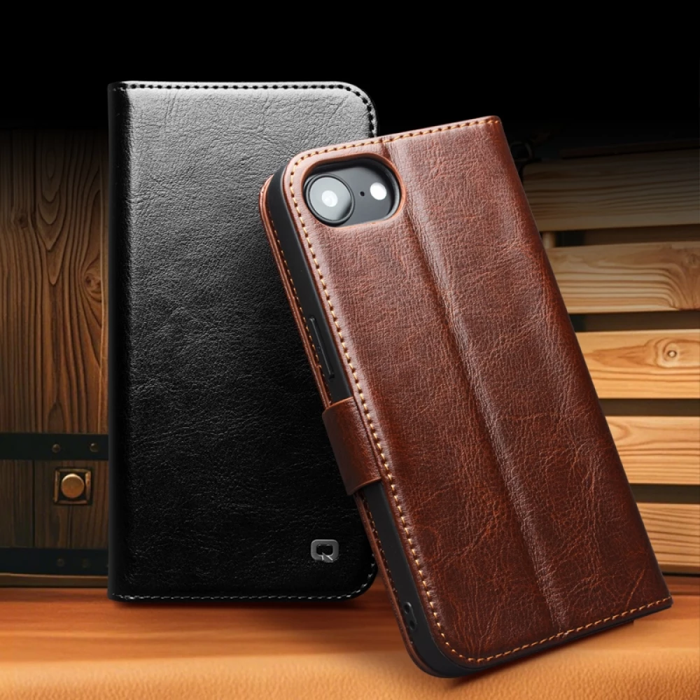 Fourre iPhone 17e / 16e - Flip Qialino cuir véritable avec fermeture magnétique - Brun