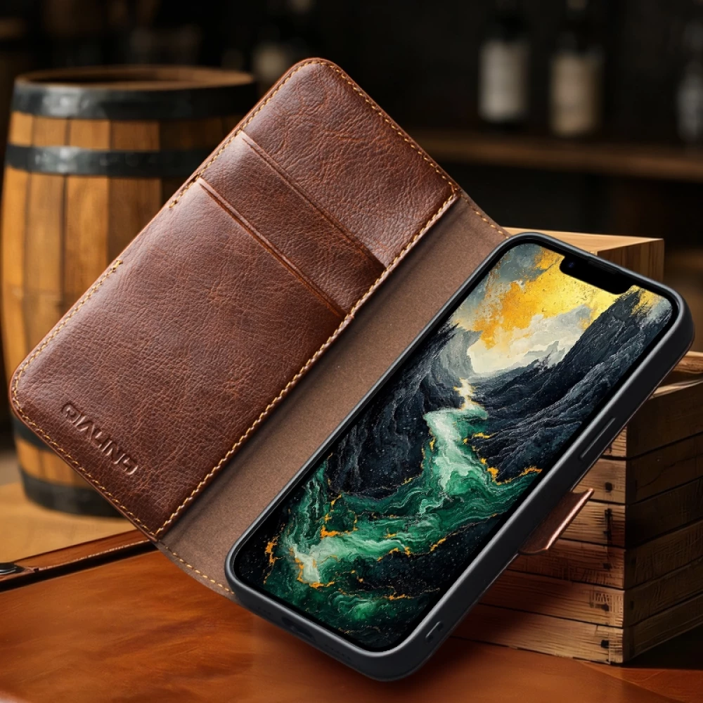 Fourre iPhone 17e / 16e - Flip Qialino cuir véritable avec fermeture magnétique - Brun