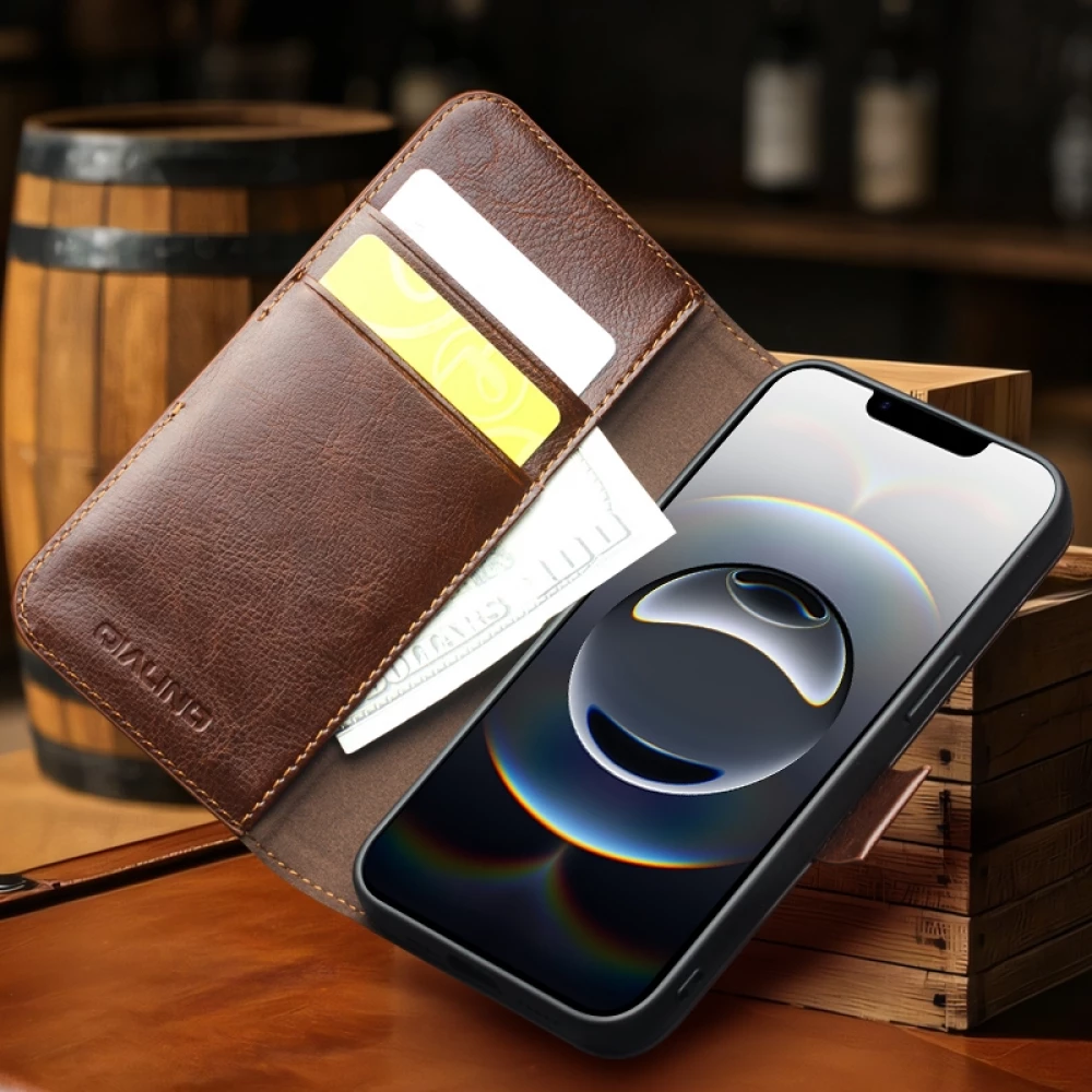 Fourre iPhone 17e / 16e - Flip Qialino cuir véritable avec fermeture magnétique - Brun
