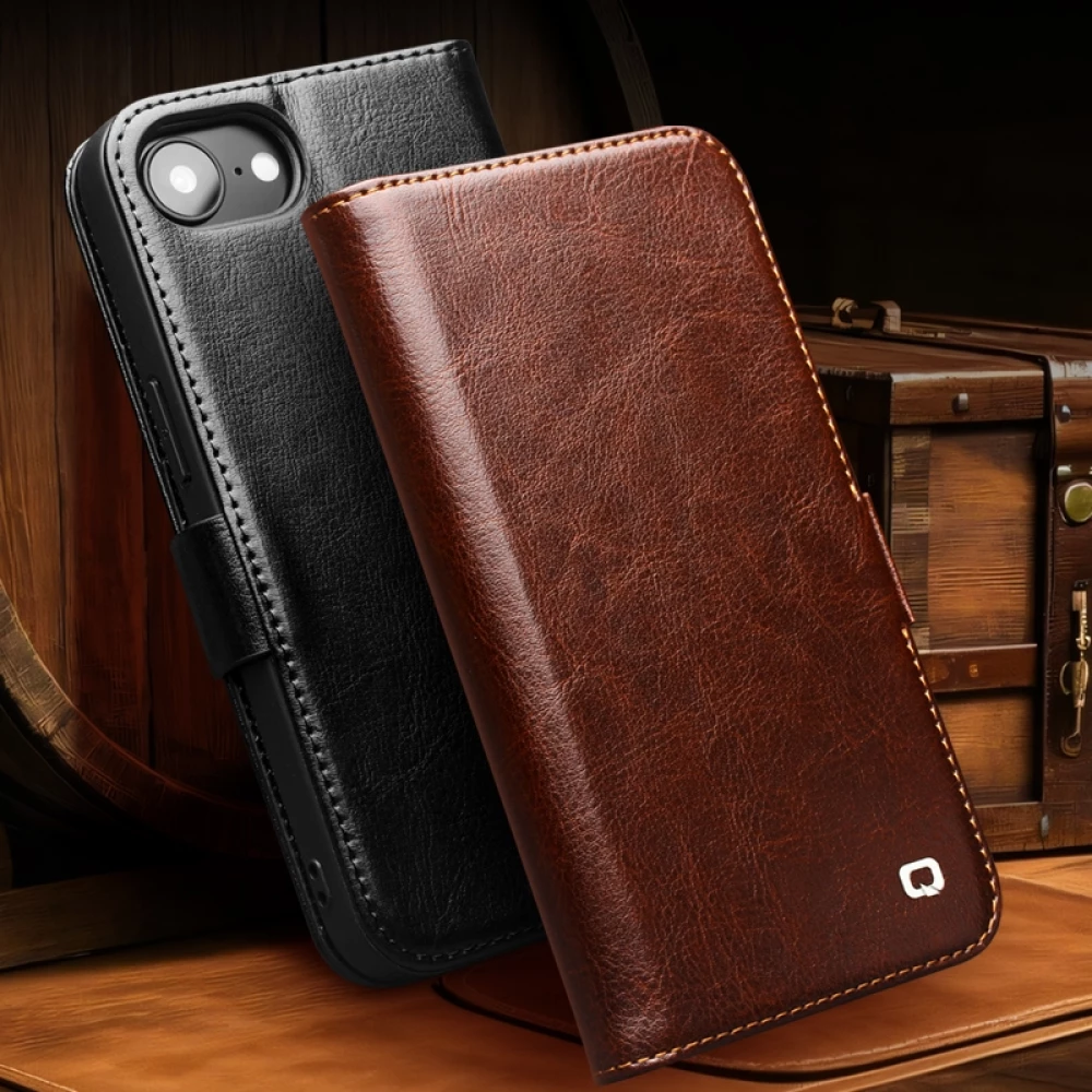 Fourre iPhone 17e / 16e - Flip Qialino cuir véritable avec fermeture magnétique - Brun