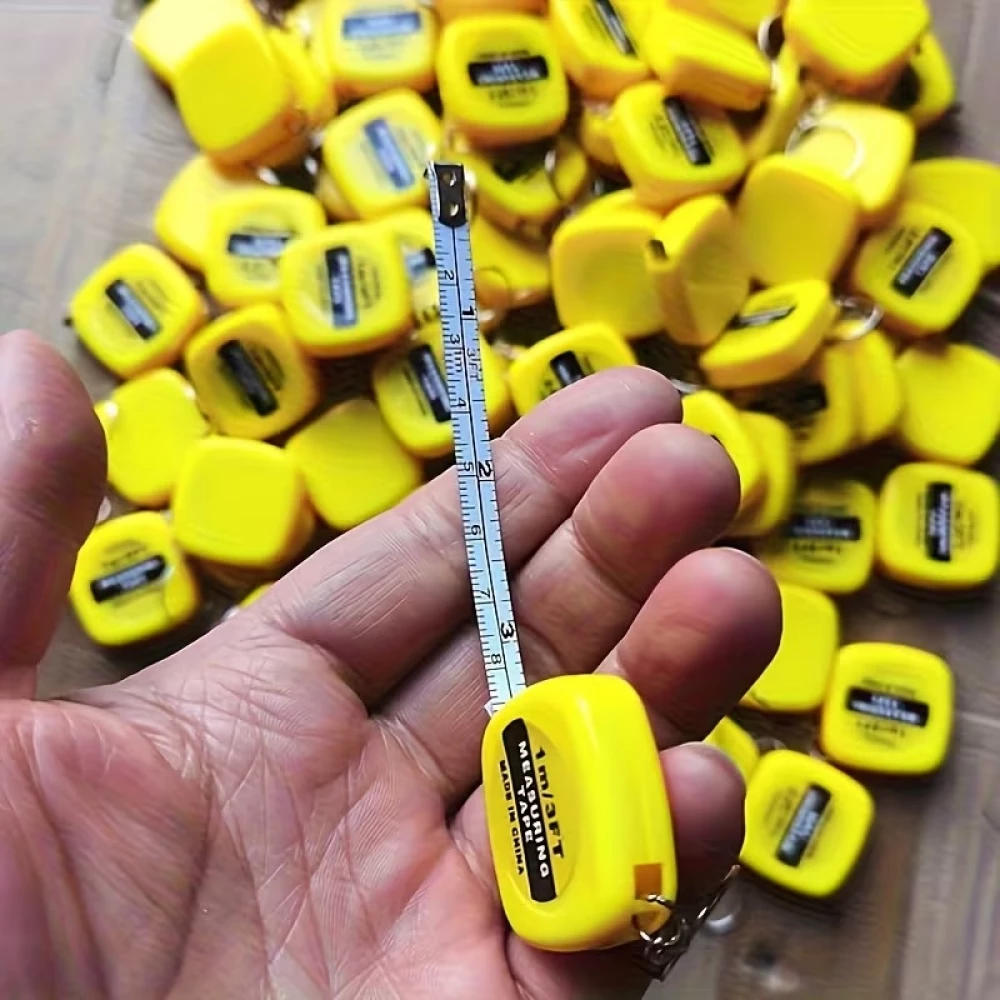 Mini m&egrave;tre ruban porte-cl&eacute;s r&eacute;tractable longueur 1m m&eacute;tallique compact avec double graduation cm/pouces - Jaune