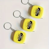 Mini m&egrave;tre ruban porte-cl&eacute;s r&eacute;tractable longueur 1m m&eacute;tallique compact avec double graduation cm/pouces - Jaune