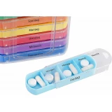 Pilulier semainier color&eacute; 7 jours avec 4 compartiments &eacute;tiquet&eacute;s par jour - Multicolore