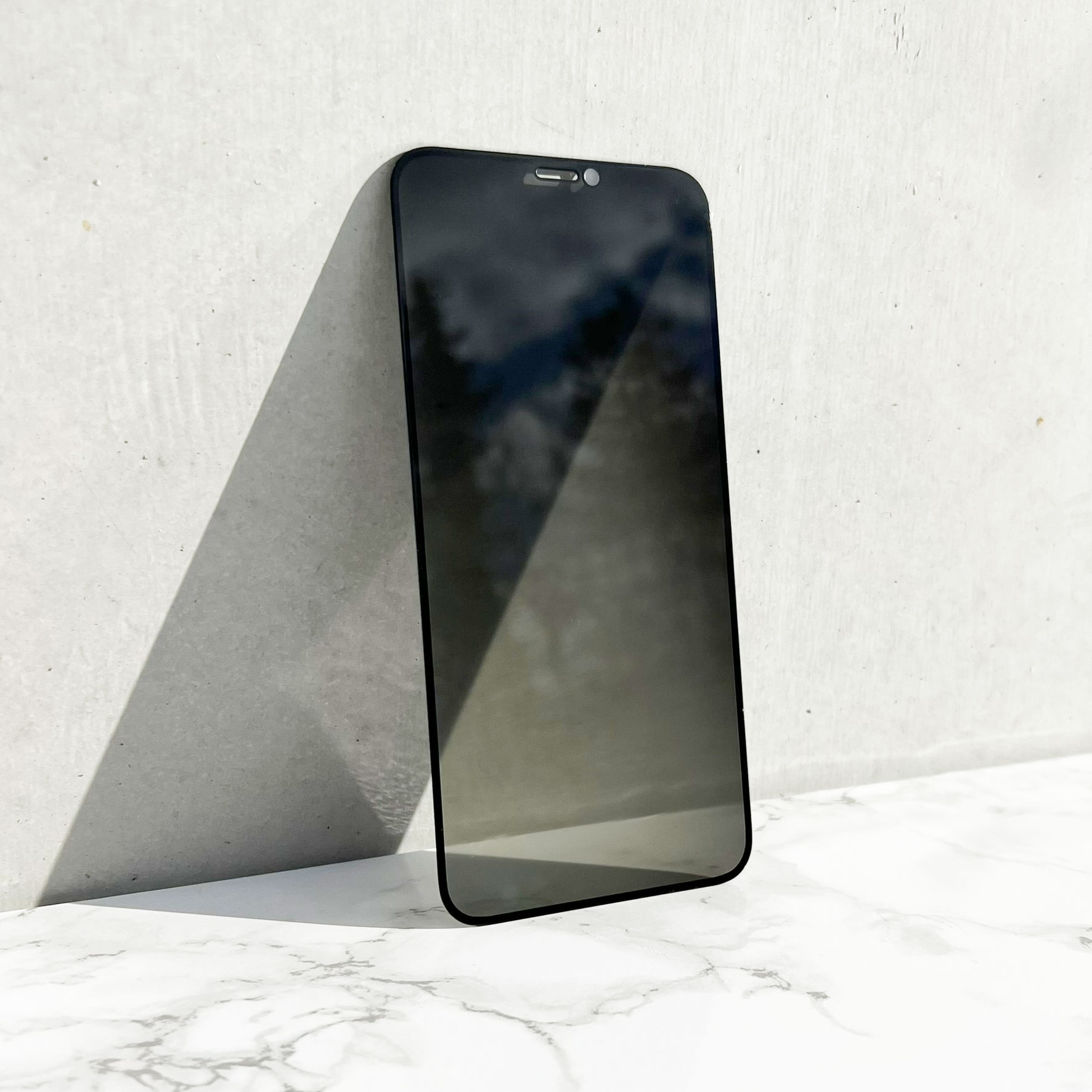 3D Tempered Glass iPhone 13 mini - Vitre de protection d'écran intégrale  Privacy anti-espion avec bords noirs - Acheter sur PhoneLook