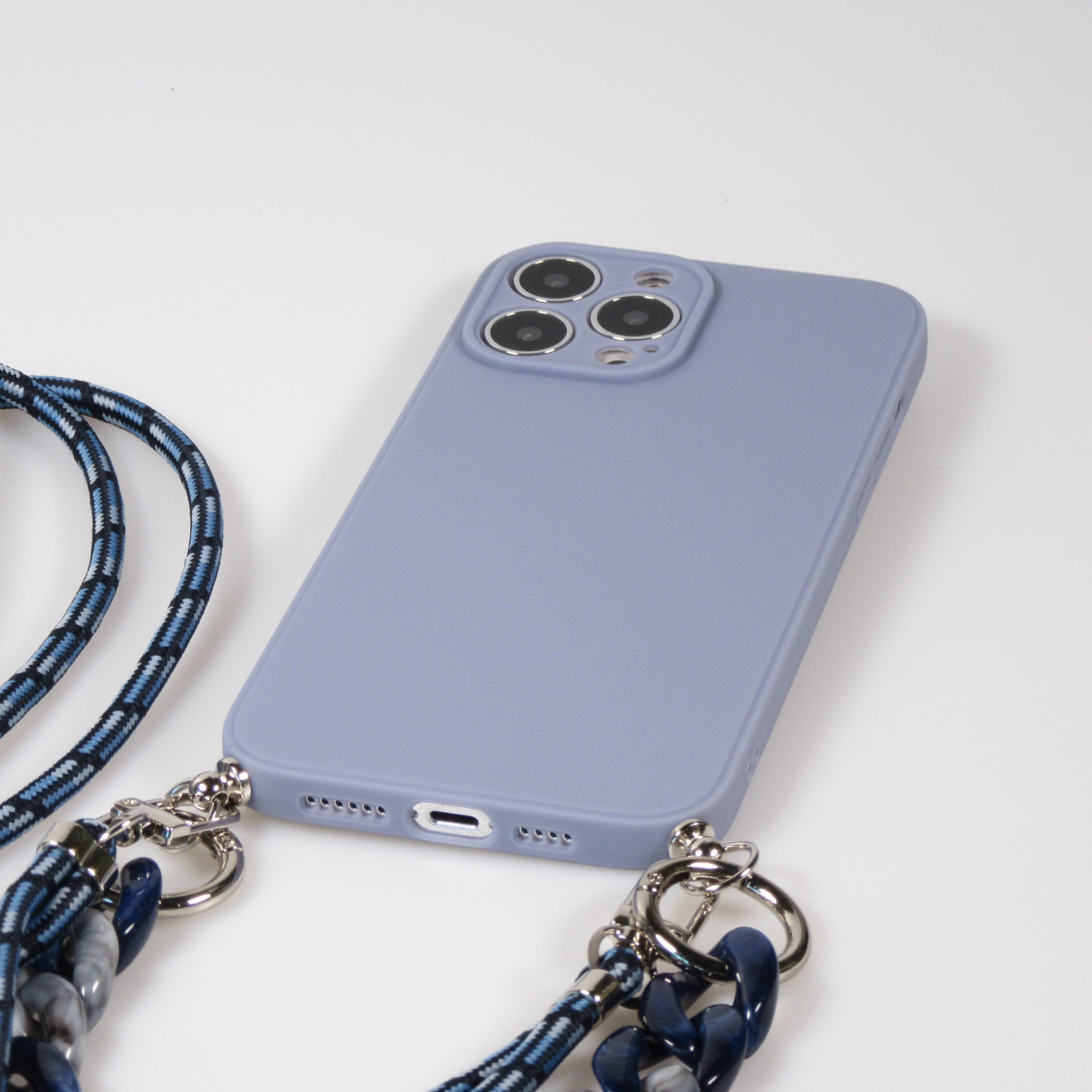Elegantes Iphone 13 Pro Hulle Mit Kette Ebenbild