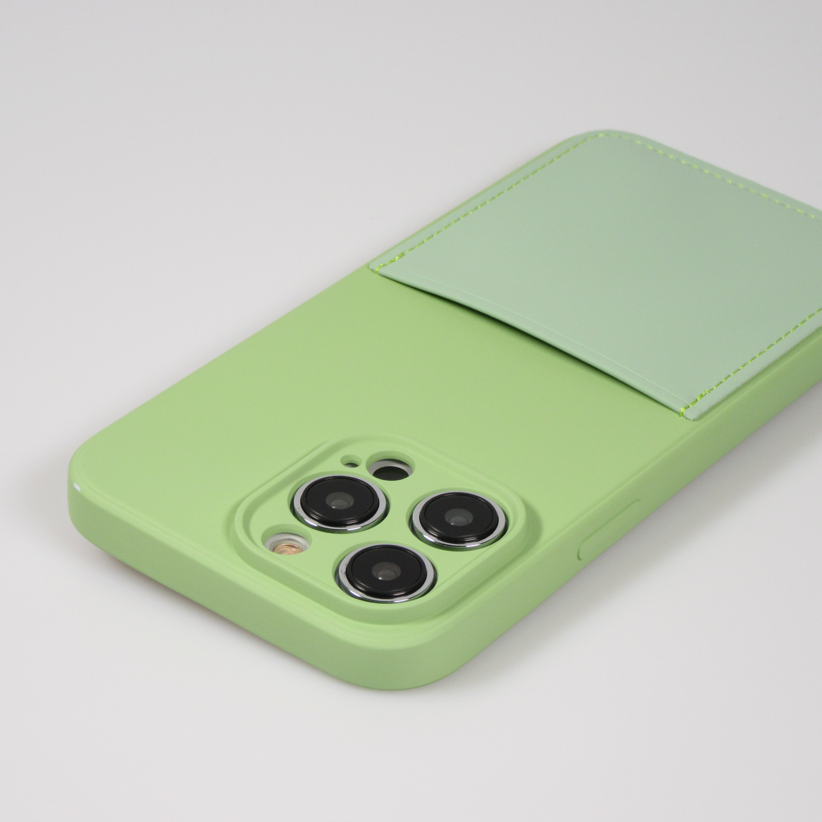 iPhone 14 Pro Max Case Hülle Glattes Silikon mit Kartenfach & extra Kameraschutz Hellgrün
