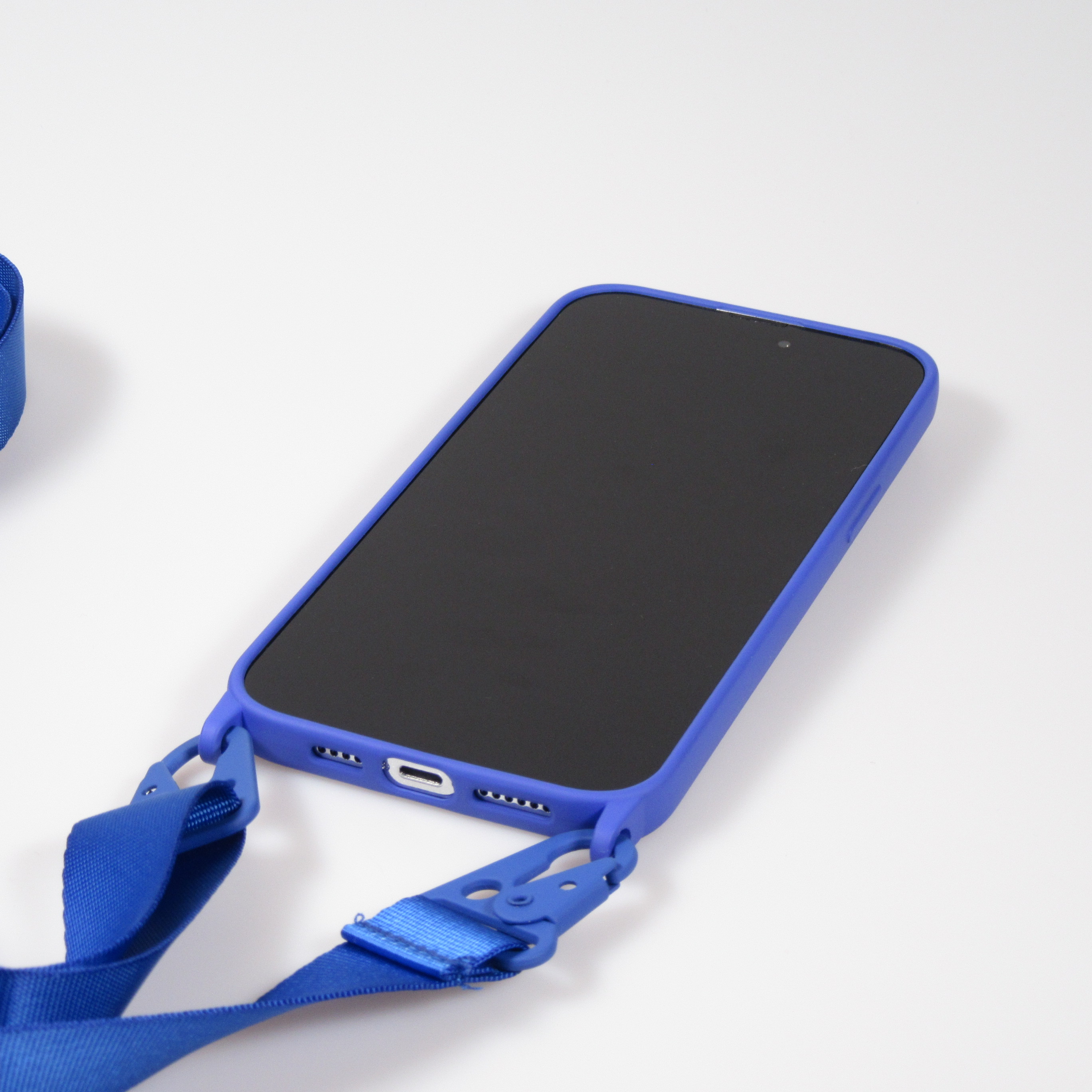 Coque iPhone 13 silicone couleur Bleu cobalt 