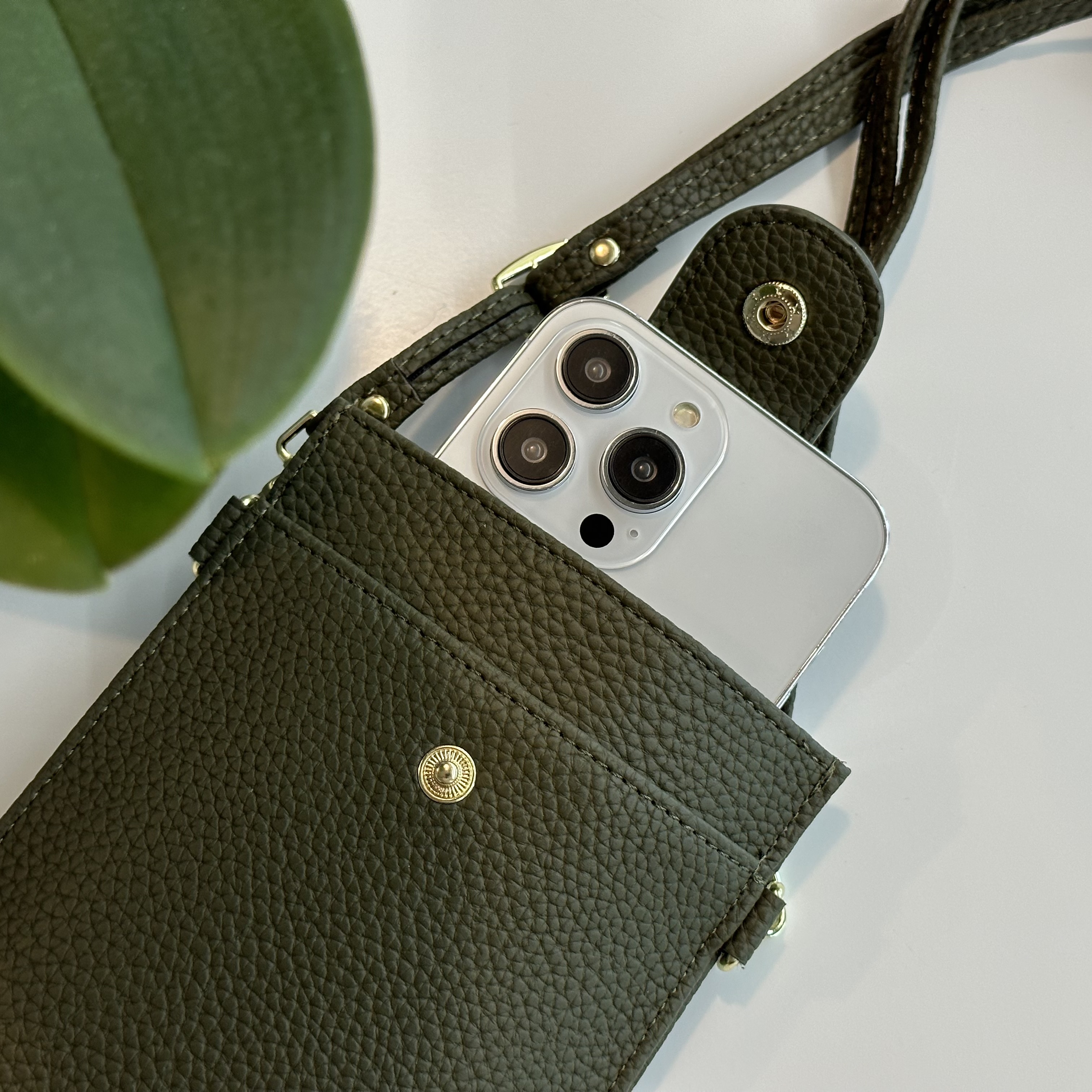 Etui universel élégant pour smartphone jusqu'à 6,7 pouces en similicuir  avec portefeuille - Vert - Acheter sur PhoneLook